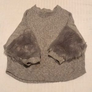 Gray sweater with faux fur size 4T
